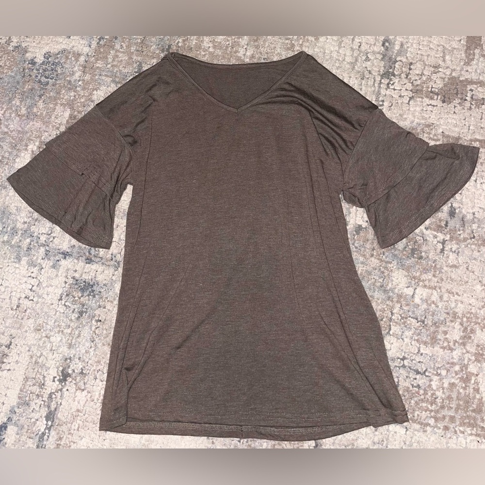 Ruffle sleeve blouse size medium